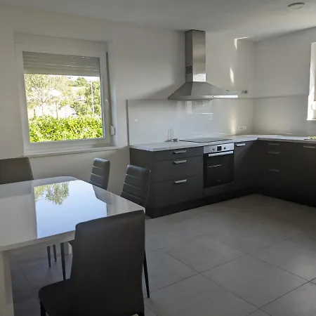 Vikendica Pocitniska Hisa Hum *