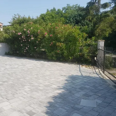 Pocitniska Hisa Hum Holiday home Kojsko