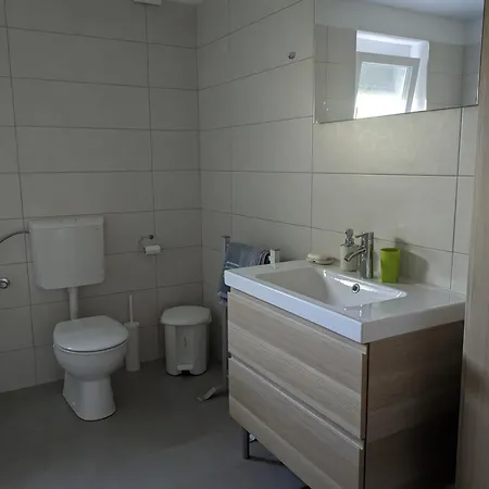 Pocitniska Hisa Hum Vikendica