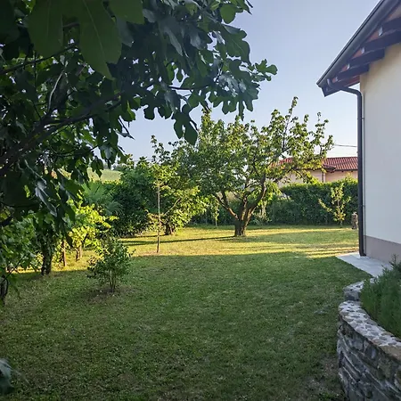 Pocitniska Hisa Hum Casa vacanze *