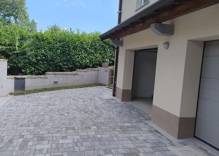 Pocitniska Hisa Hum Vakantiehuis